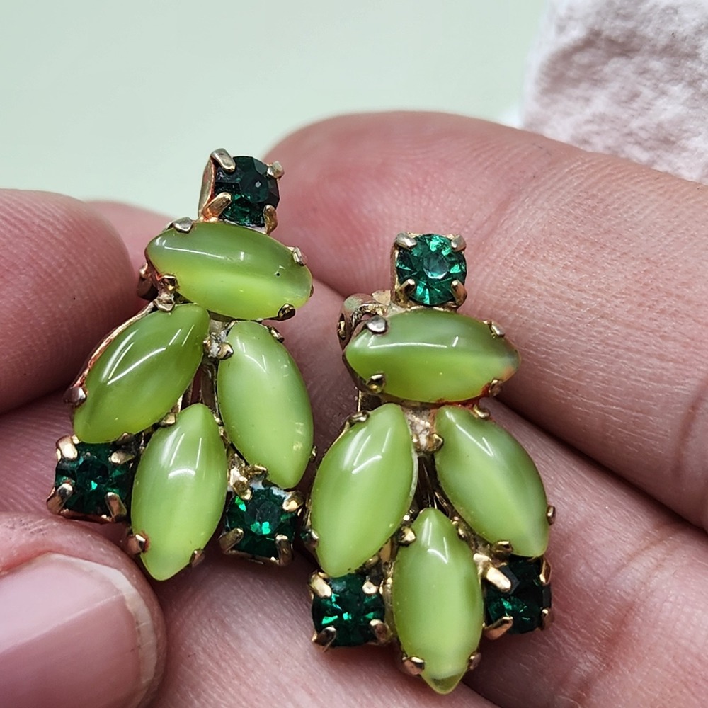 Vintage Green Cabochon Emerald Rhinestone Gold Tone Clip On Statement Earrings